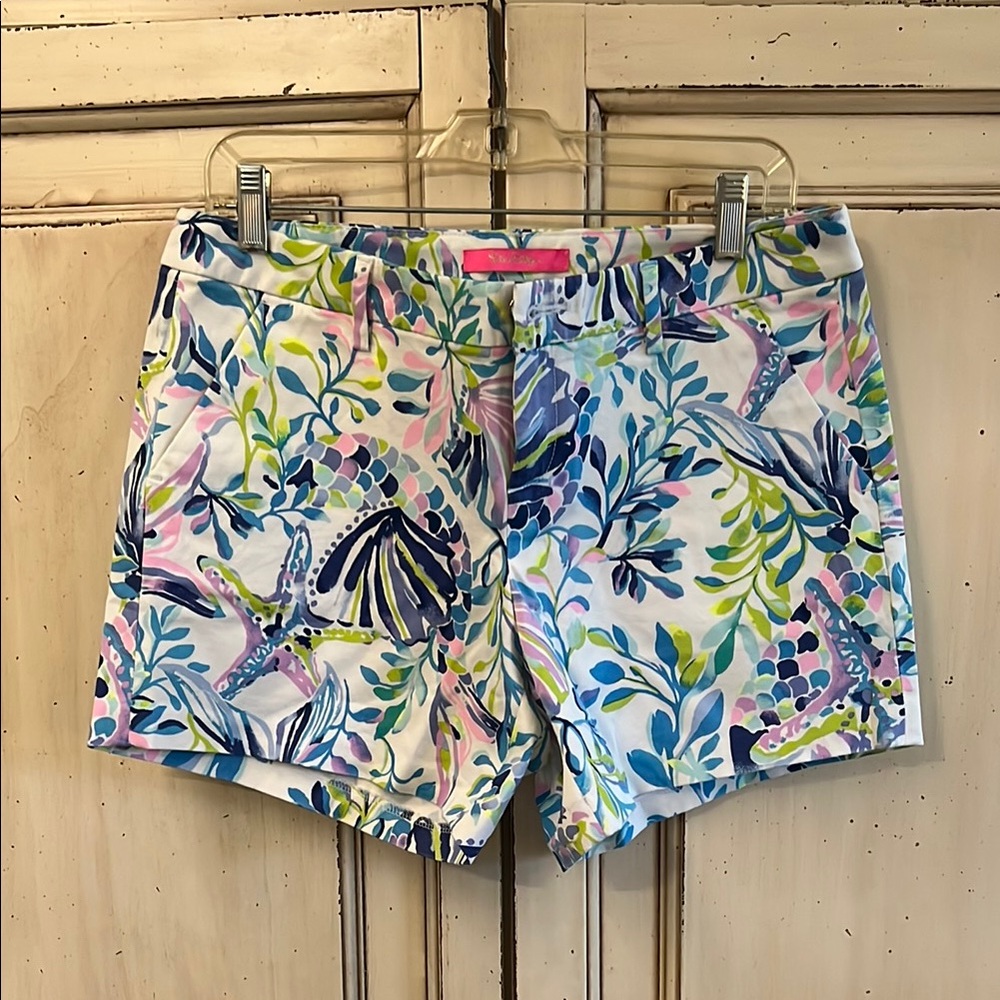 NWOT never worn Lilly Pulitzer Multicolor Tropical Print Women's Shorts